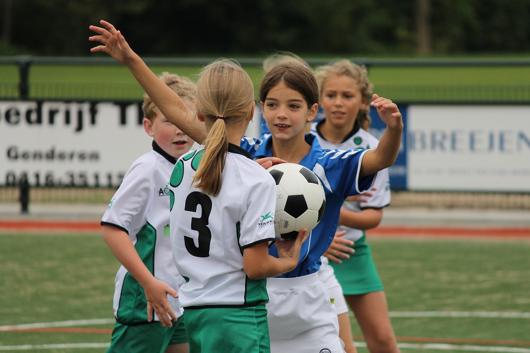 Oefenwedstrijd E2 Almkerk 060.JPG